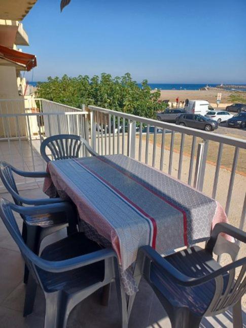 Superbe Appartement Avec Vue Sur Le Port Et Plage Saint-Pierre-la-Mer  المظهر الخارجي الصورة